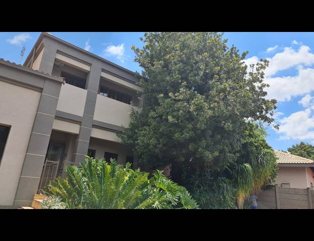 3 BEDROOM FREESTANDING FOR SALE IN SAFARI GARDENS
